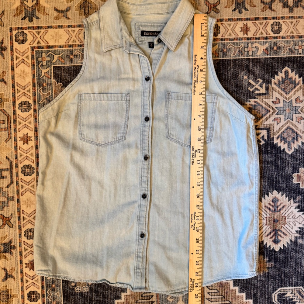 Express Women’s Light Wash Sleeveless Denim Button-Up Top 100% Cotton Medium - Picture 8 of 8